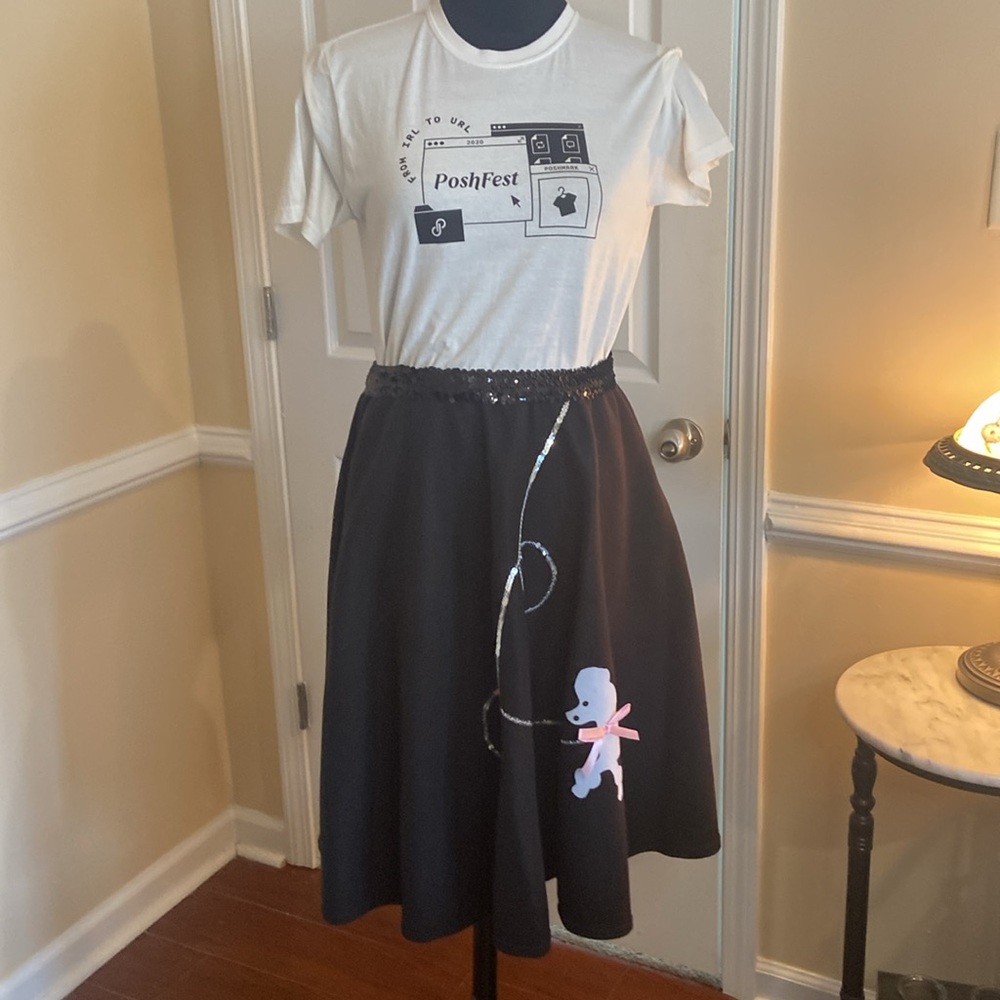 Women’s Poodle Skirt - Picture 4 of 14